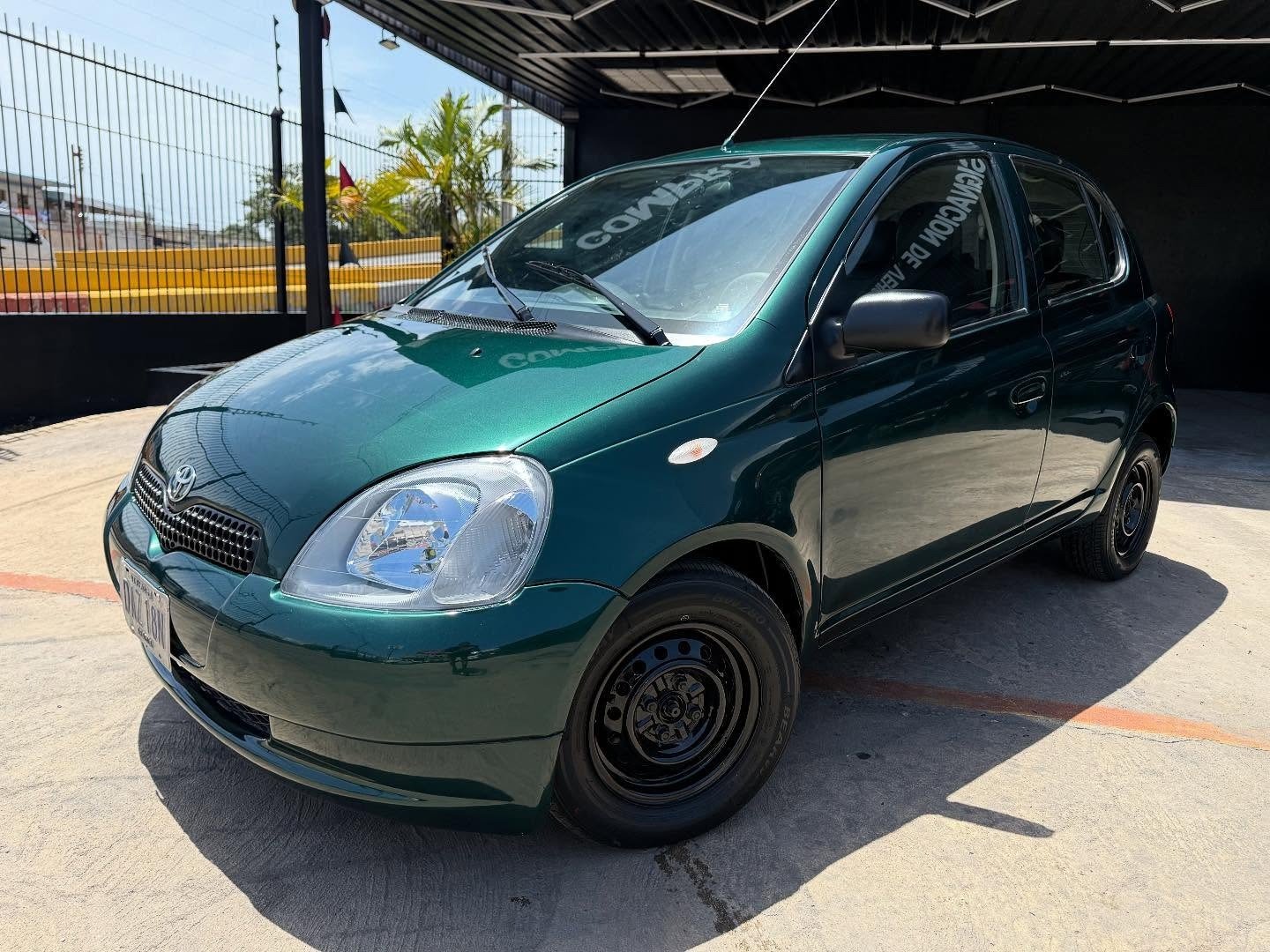 Toyota Yaris 2001 Automático Verde