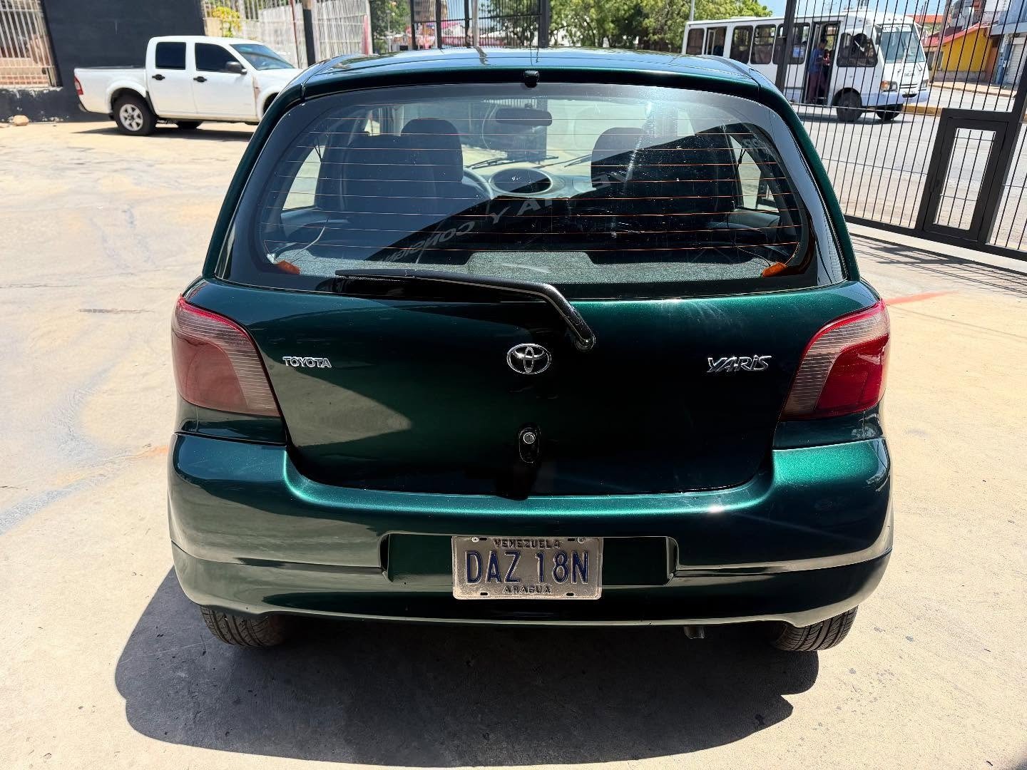 Toyota Yaris 2001 Automático Verde