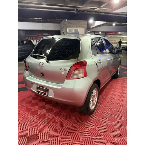Toyota Yaris 2006 Plateado Caracas
