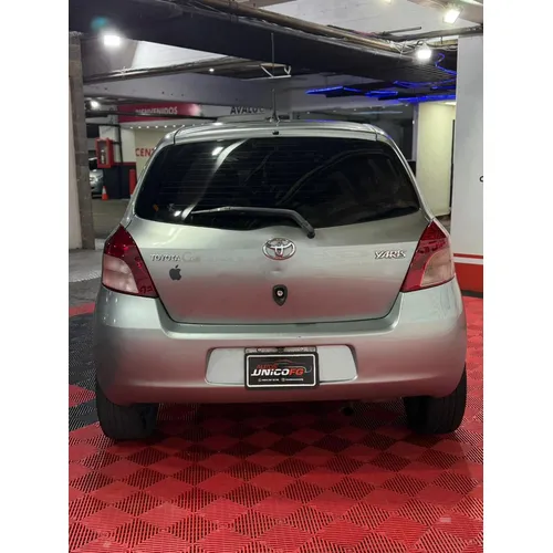 Toyota Yaris 2006 Plateado Caracas