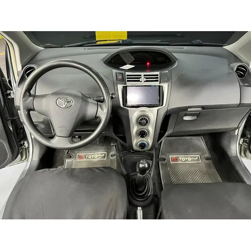 Toyota Yaris 2006 Plateado Caracas