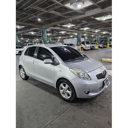 Toyota Yaris 2007 Plateado Caracas