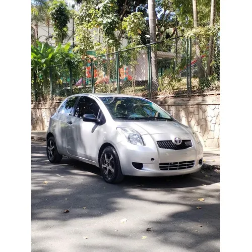 Toyota Yaris 2007 Plateado Caracas