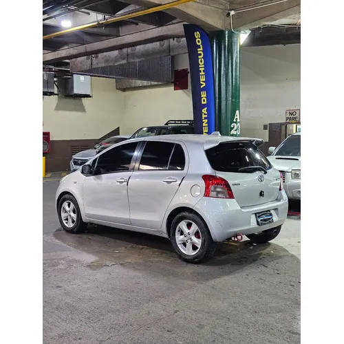 Toyota Yaris 2007 Plateado Caracas