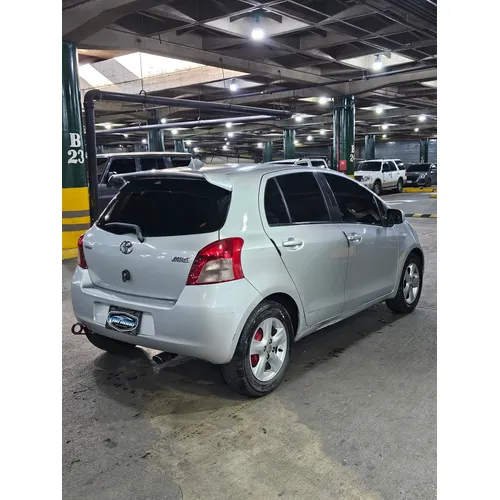 Toyota Yaris 2007 Plateado Caracas
