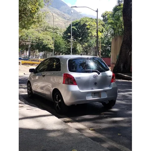 Toyota Yaris 2007 Plateado Caracas