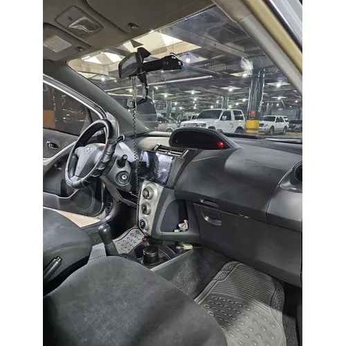 Toyota Yaris 2007 Plateado Caracas