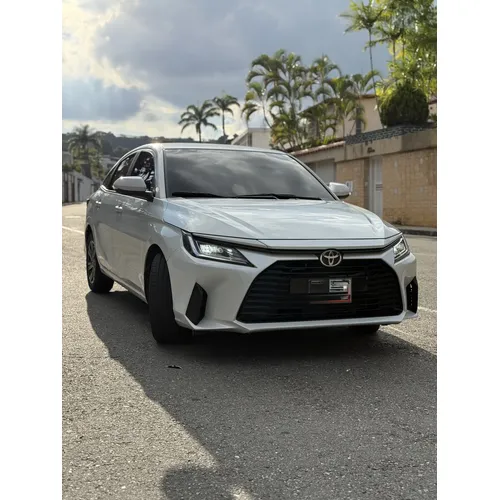 Toyota Yaris E 2024 Blanco Caracas
