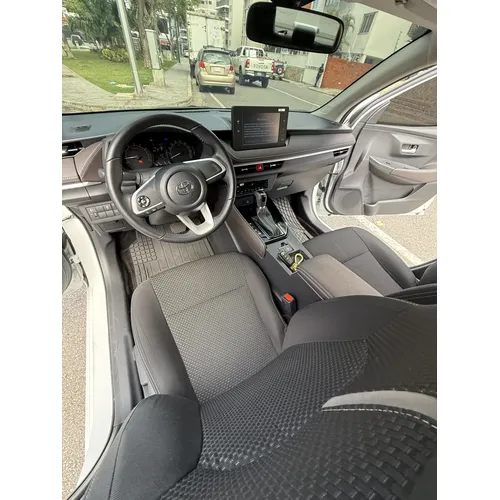 Toyota Yaris E 2024 Blanco Caracas