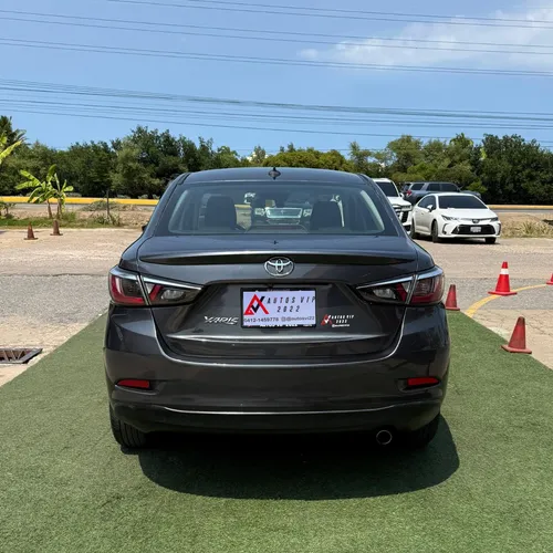 Toyota Yaris 2019 Gris Lechería