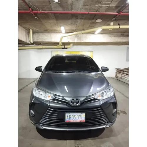 Toyota Yaris 2022 Gris Caracas