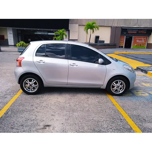 Toyota Yaris 2006 Plateado Caracas
