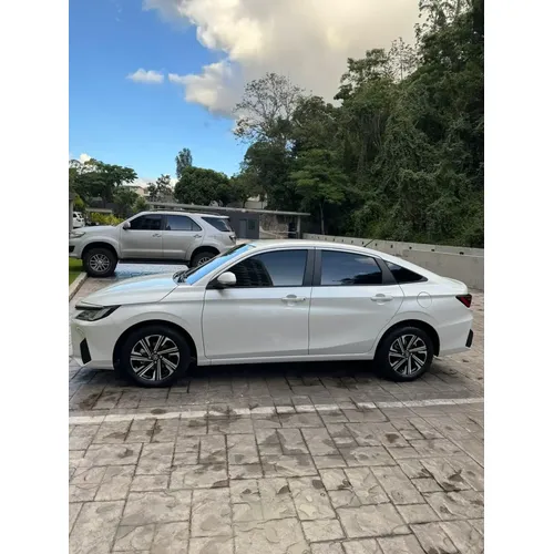 Toyota Yaris 2024 Blanco Caracas