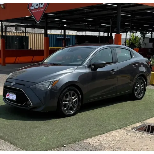 Toyota Yaris 2019 Gris Lechería