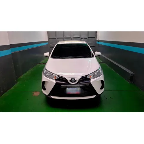 Toyota Yaris 2022 Blanco Caracas