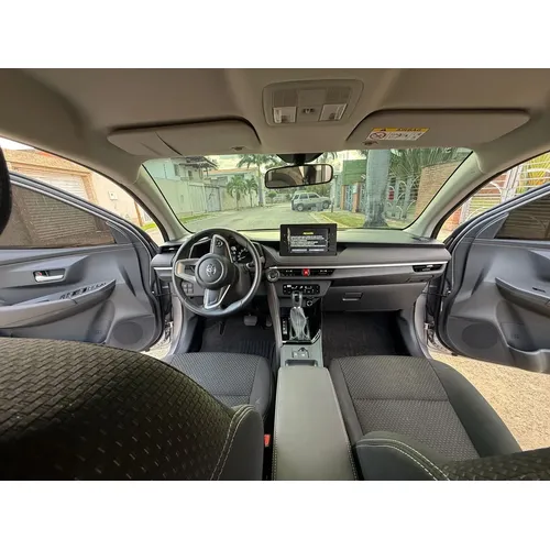 Toyota Yaris 2025 Plateado Caracas
