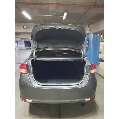 Toyota Yaris 2022 Gris Caracas