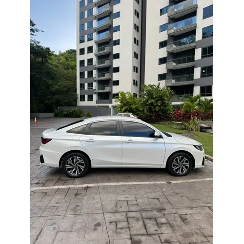 Toyota Yaris 2024 Blanco Caracas