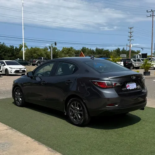 Toyota Yaris 2019 Gris Lechería