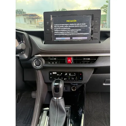 Toyota Yaris 2025 Plateado Caracas