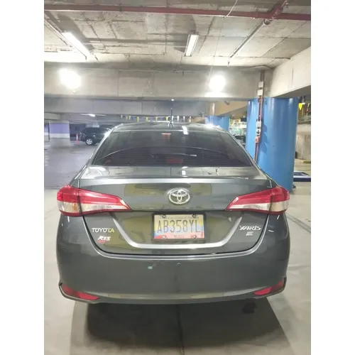 Toyota Yaris 2022 Gris Caracas