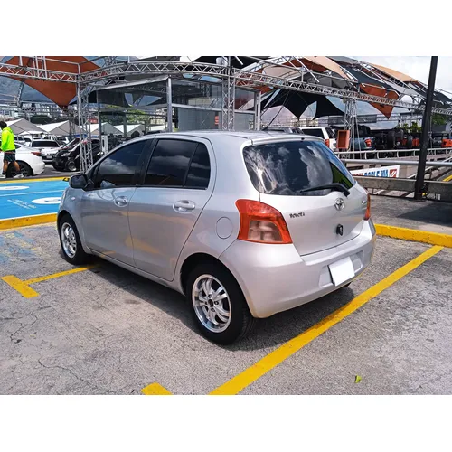 Toyota Yaris 2006 Plateado Caracas