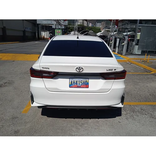 Toyota Yaris 2025 Blanco Caracas