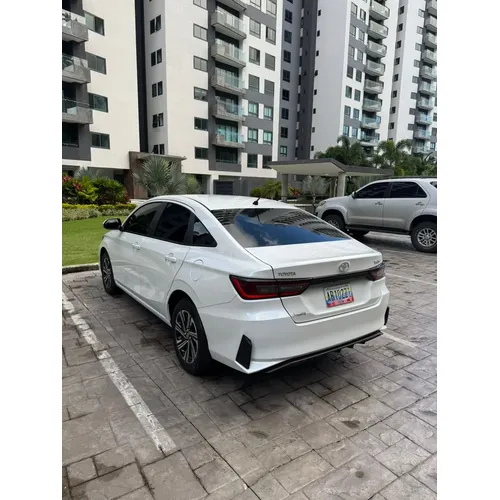 Toyota Yaris 2024 Blanco Caracas