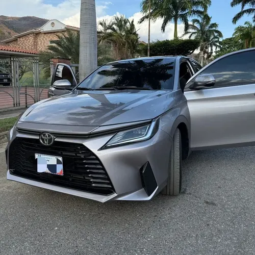Toyota Yaris 2025 Plateado Caracas
