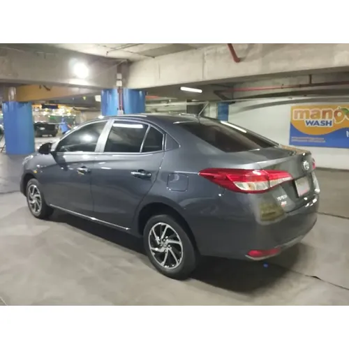 Toyota Yaris 2022 Gris Caracas