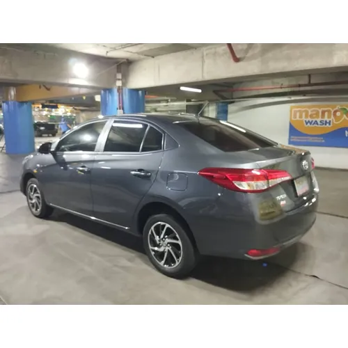 Toyota Yaris 2022 Gris Caracas