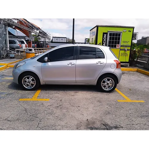 Toyota Yaris 2006 Plateado Caracas