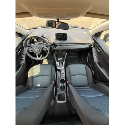 Toyota Yaris 2019 Gris Lechería