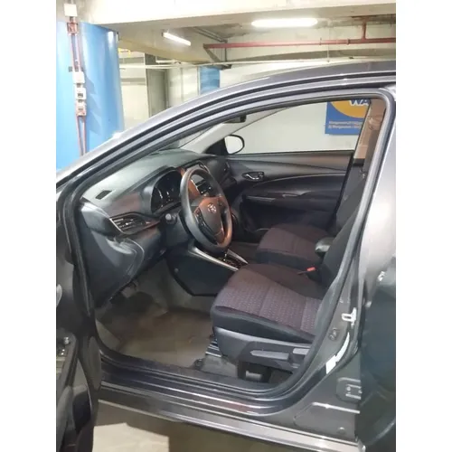 Toyota Yaris 2022 Gris Caracas