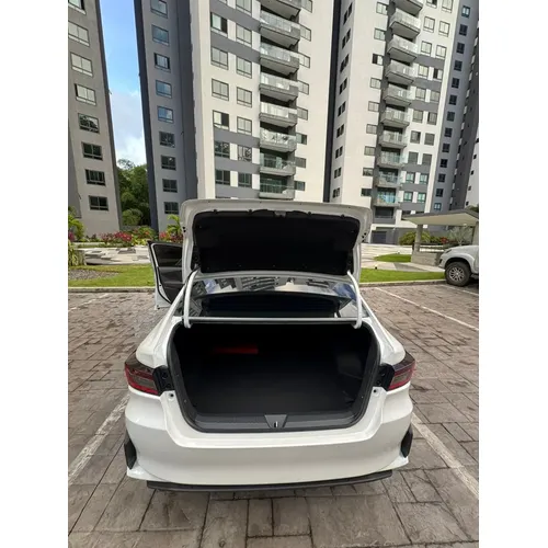 Toyota Yaris 2024 Blanco Caracas