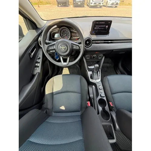 Toyota Yaris 2019 Gris Lechería