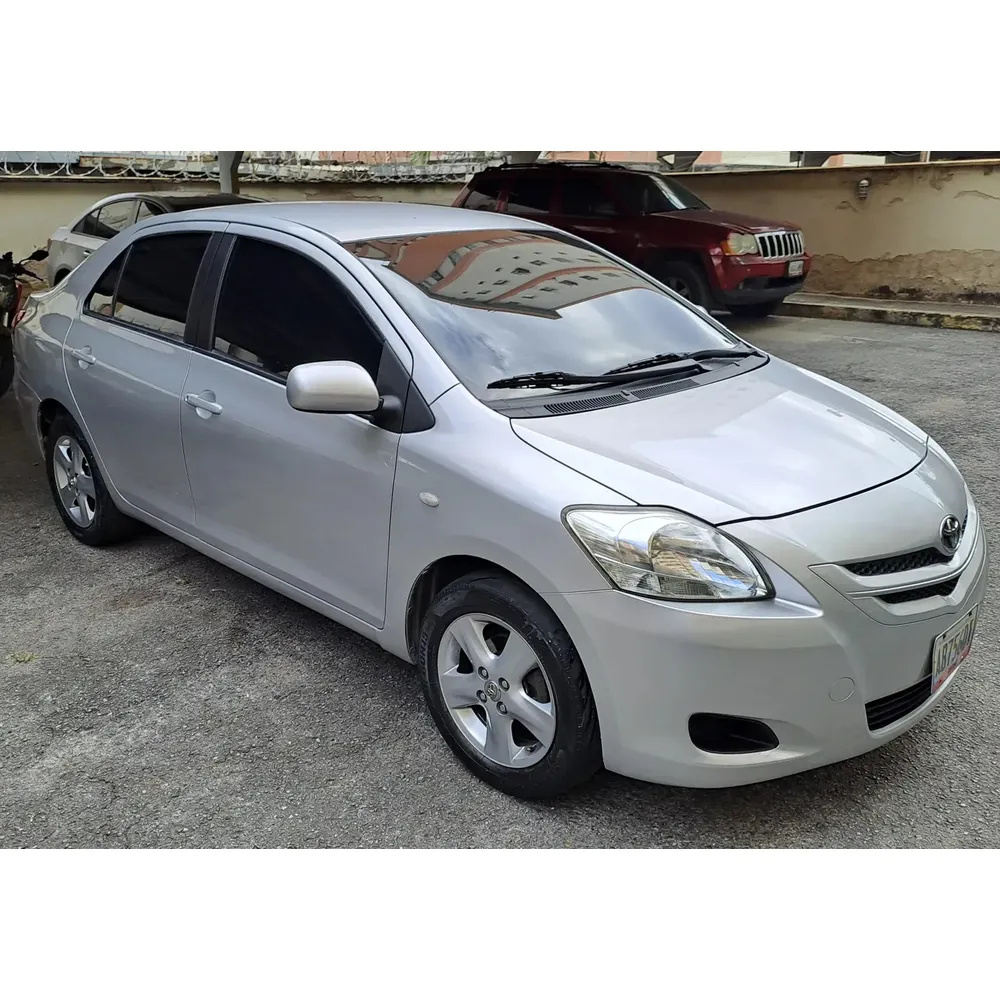 Toyota Yaris Belta 2008 Plateado Caracas