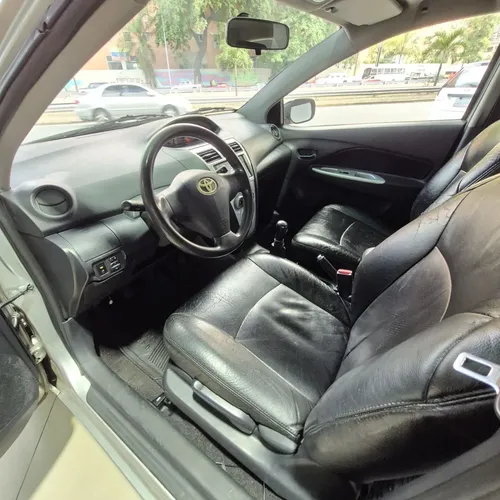 Toyota Yaris Belta 2008 Plateado Caracas