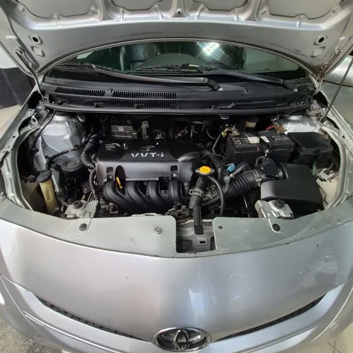 Toyota Yaris Belta 2008 Plateado Caracas