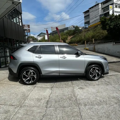 Toyota Yaris Cross 2025 Plateado Los Teques