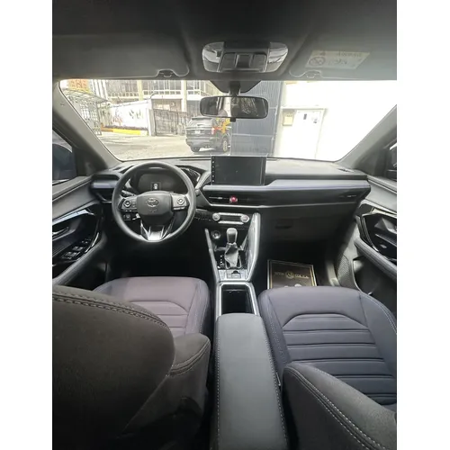 Toyota Yaris Cross G 2025 Plateado Caracas