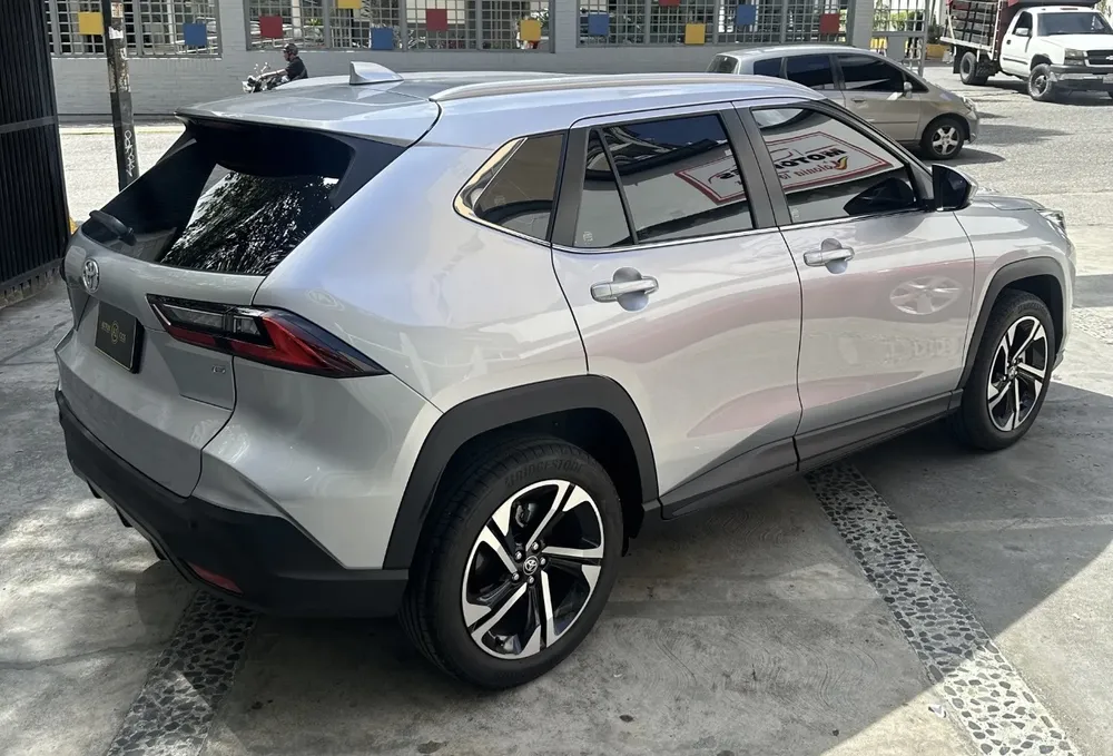 Toyota Yaris Cross G 2025 Plateado Caracas