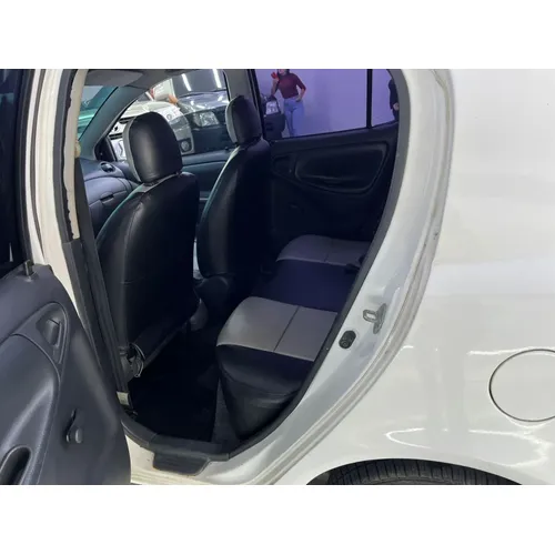 Toyota Yaris 2001 Blanco Caracas