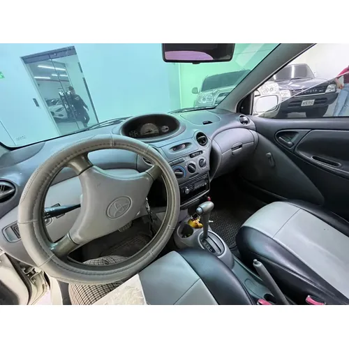 Toyota Yaris 2001 Blanco Caracas