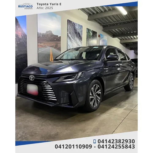 Toyota Yaris E 2025 Gris Caracas