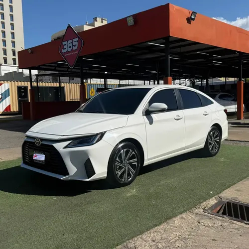 Toyota Yaris E 2024 Blanco Lechería