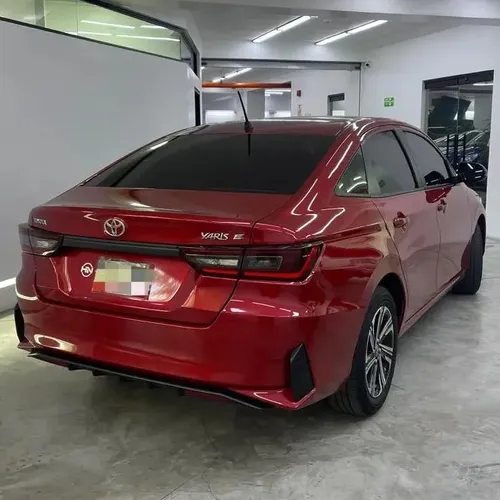 Toyota Yaris E 2024 Rojo Caracas