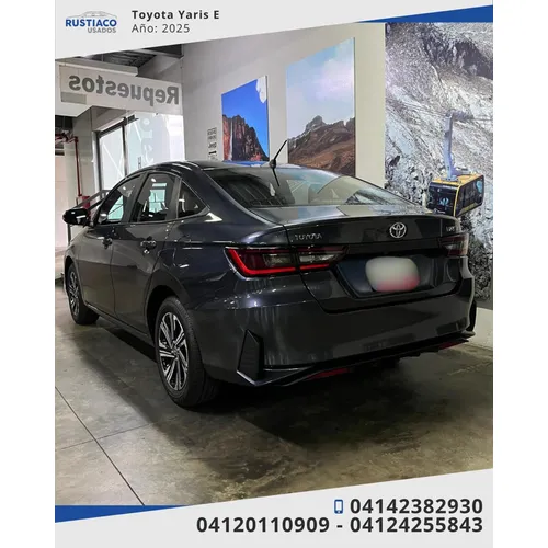 Toyota Yaris E 2025 Gris Caracas