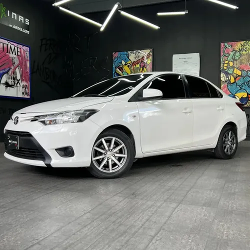 Toyota Yaris E 2014 Blanco Caracas