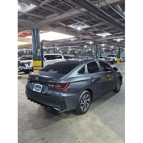 Toyota Yaris E 2023 Gris Caracas